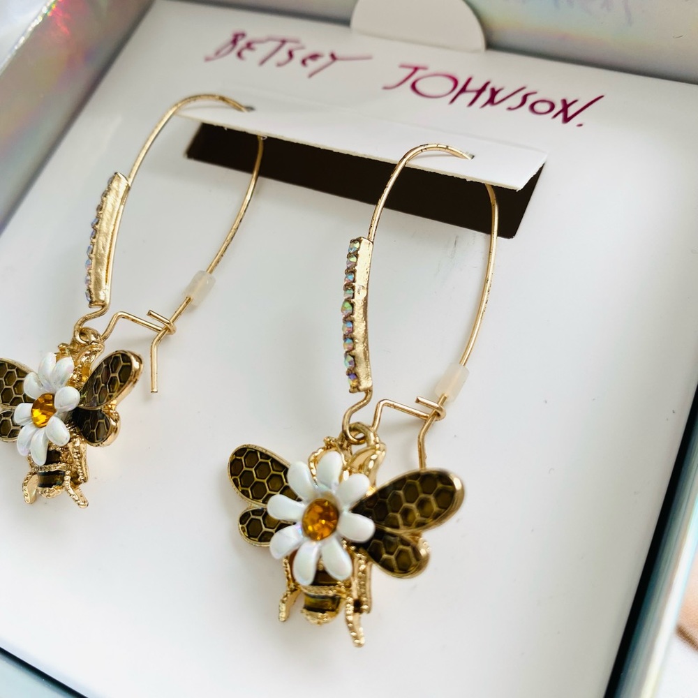 GORGEOUS Earring 🐝 ~ 🌸 - Picture 5 of 8